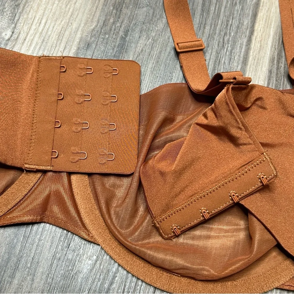 NWOT SKIMS No Show Molded Unlined Balconette - Picture 11 of 13